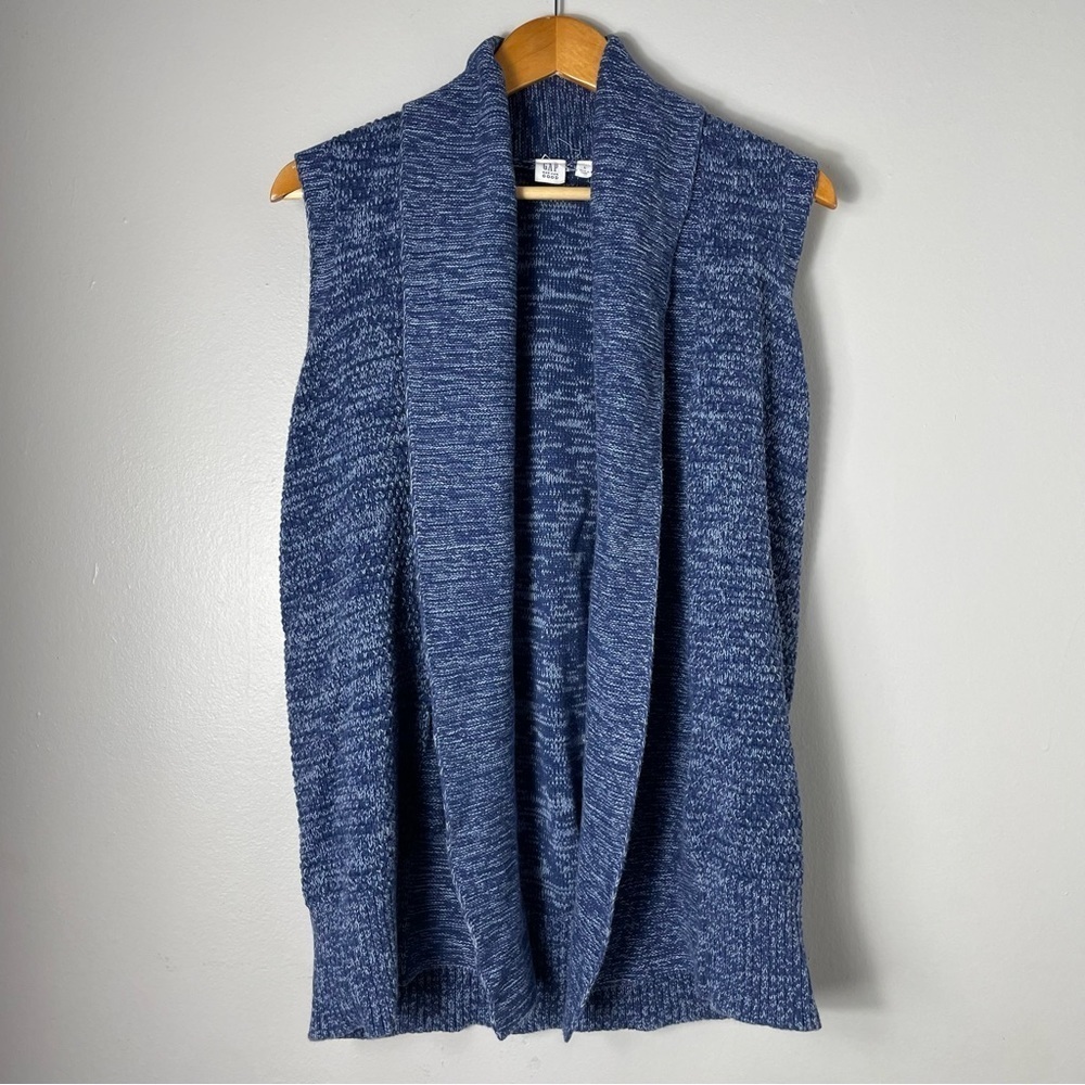 WOMEN'S SIZE L GAP SWEATER VEST IN BLUE AND LIGHT BLUE